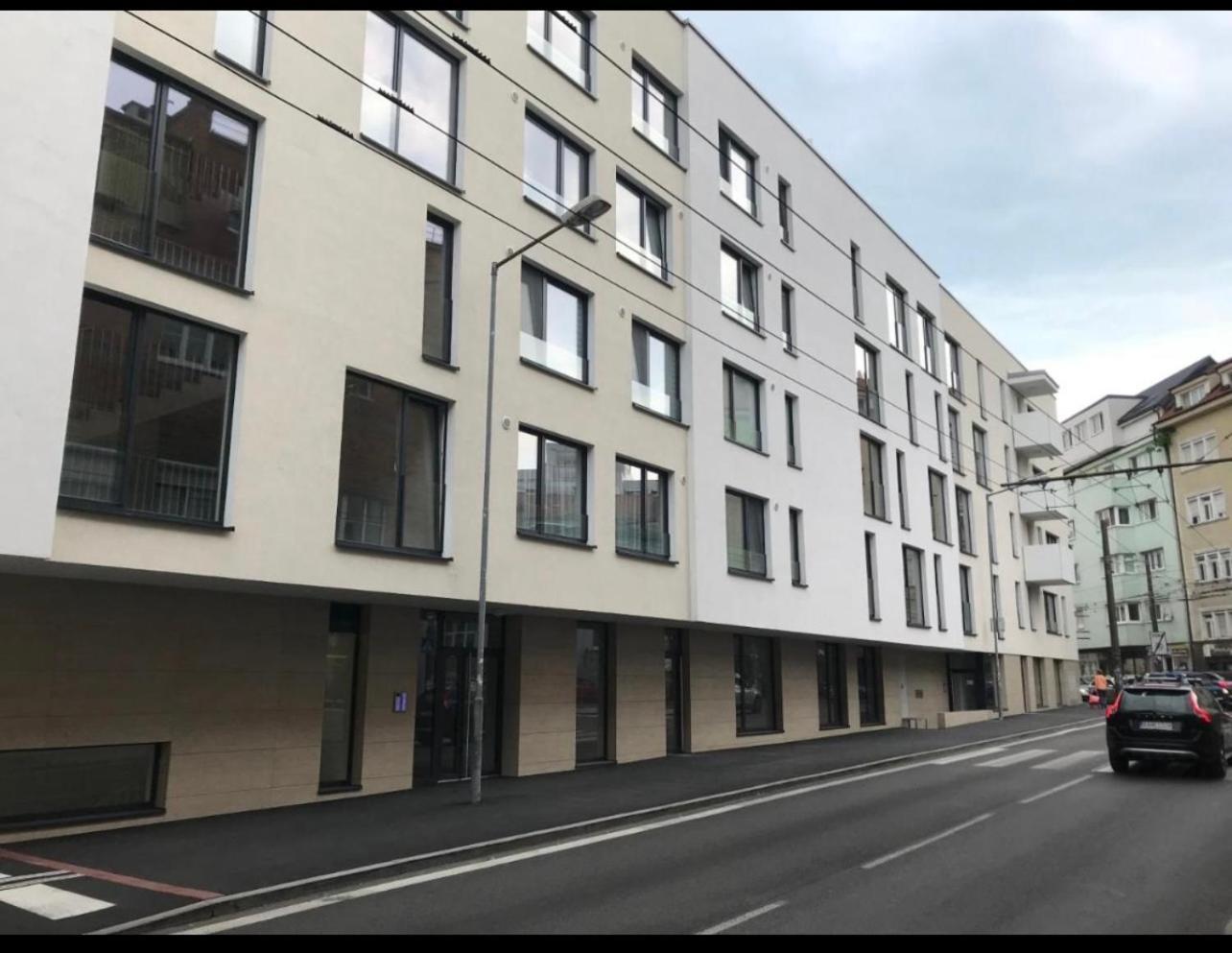 Skau Piano Family & Business Apartment Free Parking Bratislava Bagian luar foto