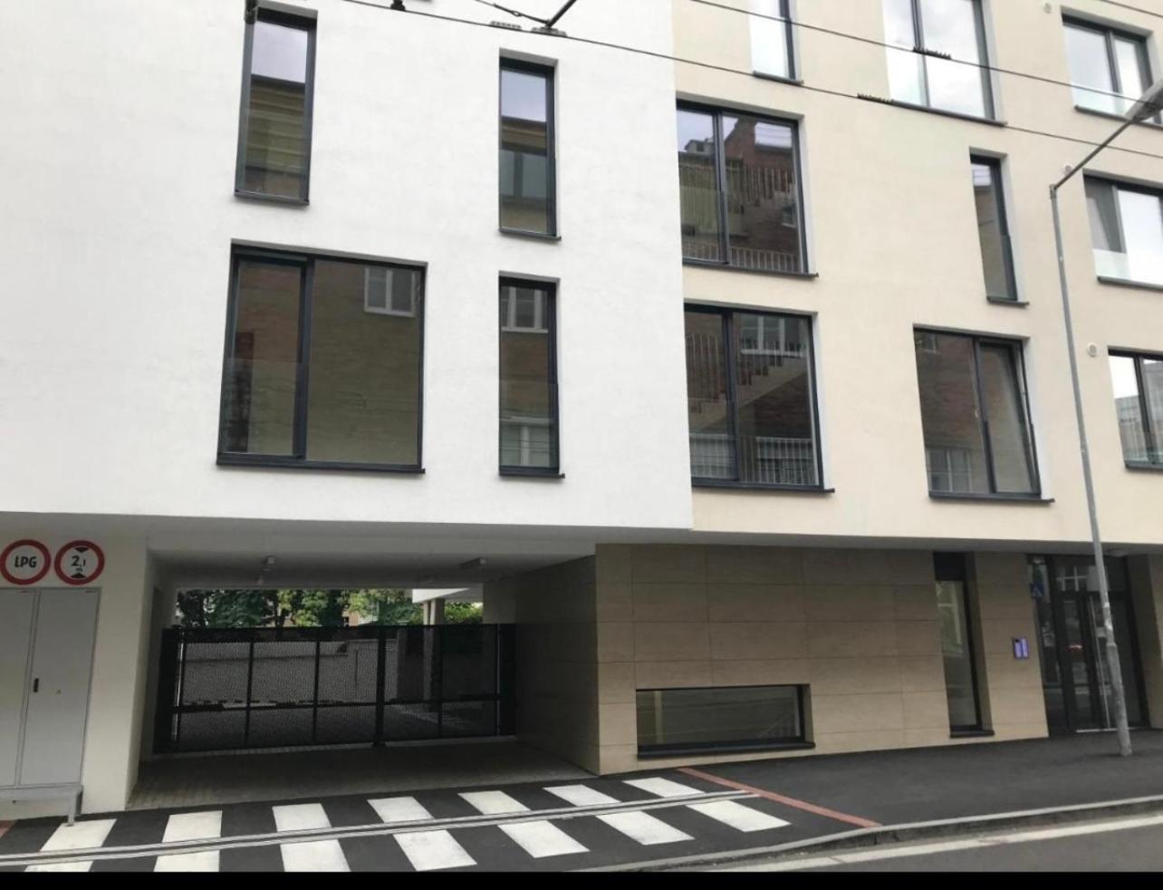 Skau Piano Family & Business Apartment Free Parking Bratislava Bagian luar foto