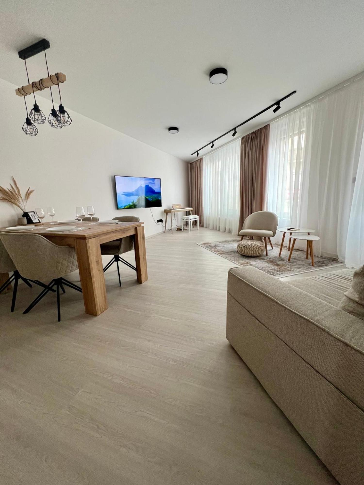 Skau Piano Family & Business Apartment Free Parking Bratislava Bagian luar foto