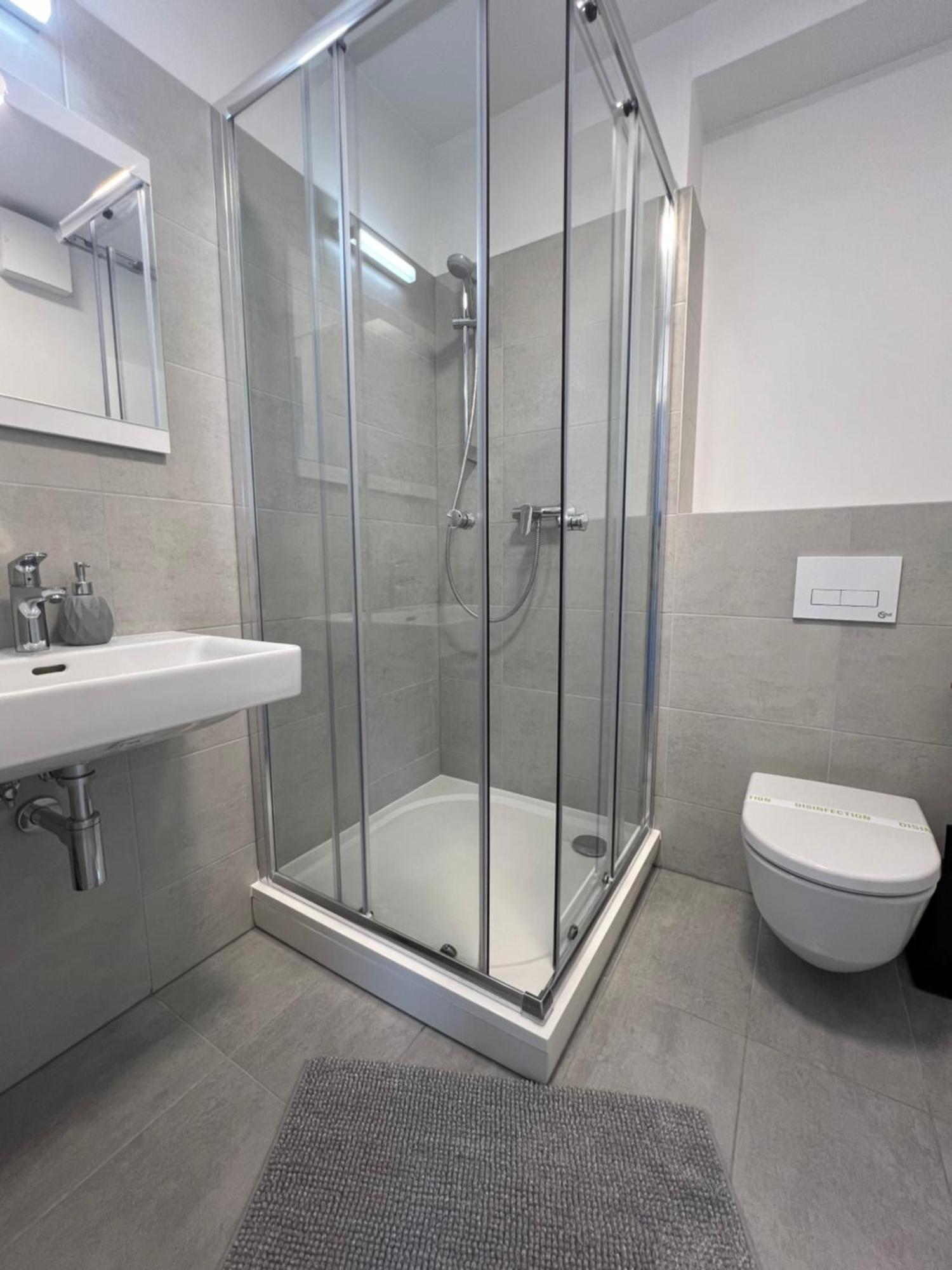 Skau Piano Family & Business Apartment Free Parking Bratislava Bagian luar foto