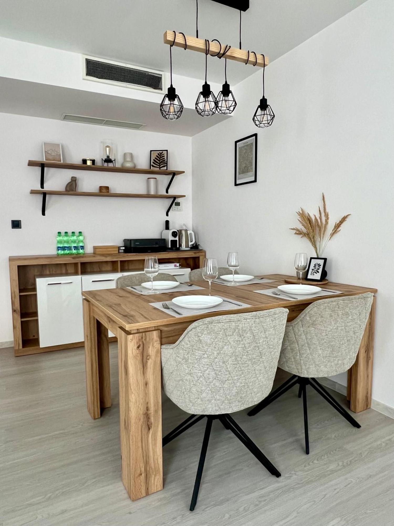 Skau Piano Family & Business Apartment Free Parking Bratislava Bagian luar foto