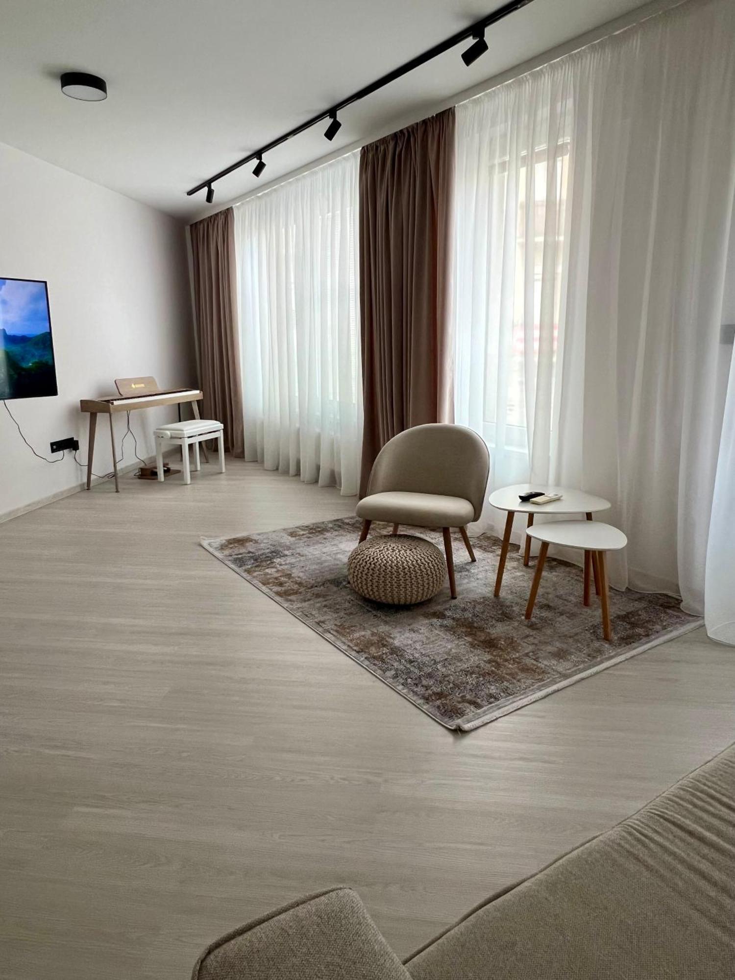 Skau Piano Family & Business Apartment Free Parking Bratislava Bagian luar foto